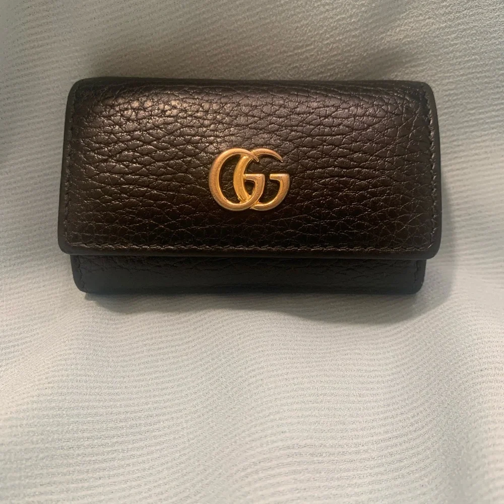 GUCCI GG Marmont Black Leather 6 Ring Key Case - Picture 2 of 16